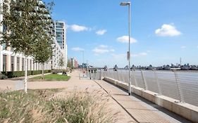Large Double Room Overlooking The Thames