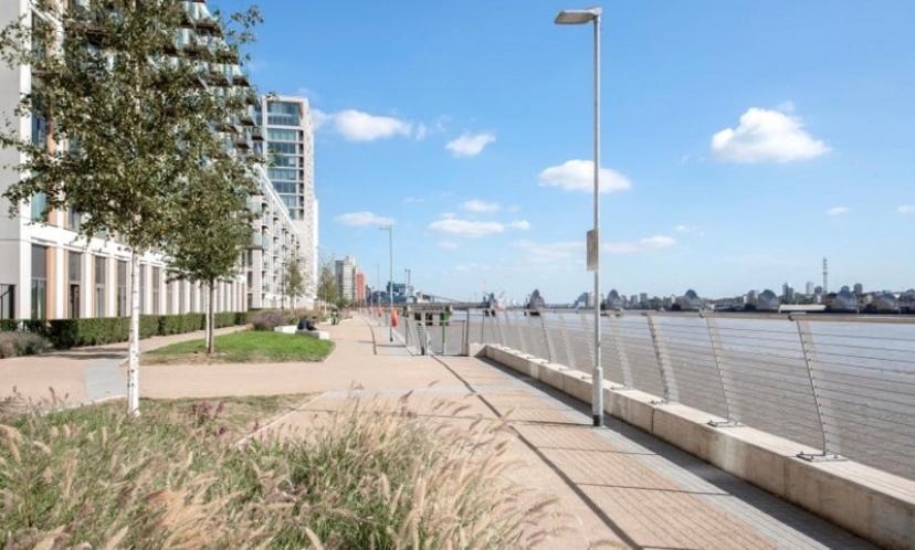 Large Double Room Overlooking The Thames London Exterior photo